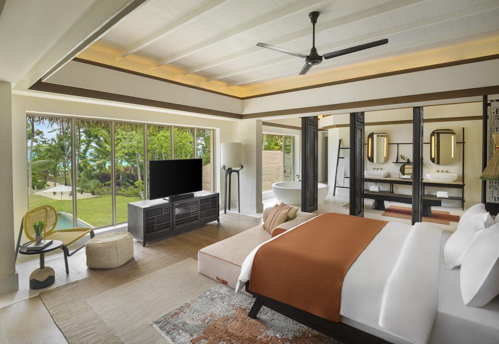Three Bedroom Royal Beachfront Residence at InterContinental Maldives Maamunagau Resort by IHG, view 5